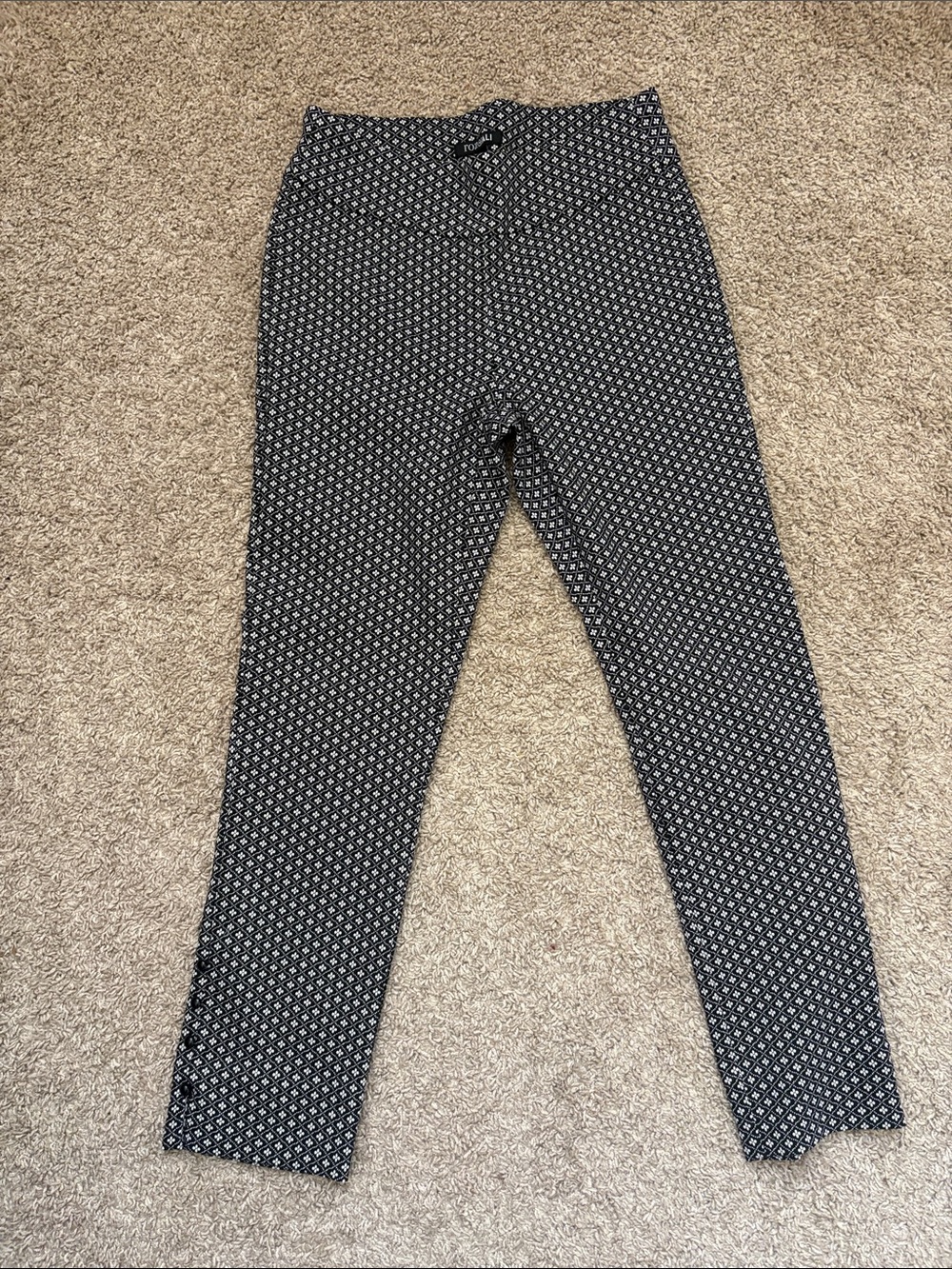 Roz & Ali Black and White Geometric Slim Pants